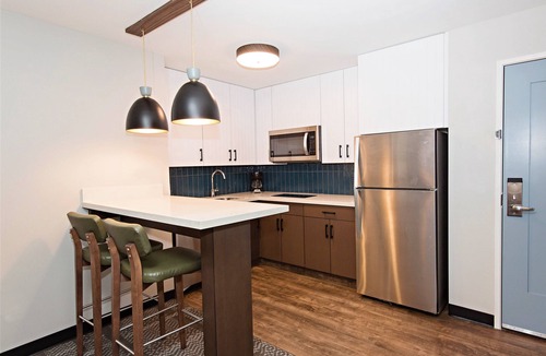 Thornton Hotel | Staybridge Suites Denver North - Thornton by IHG