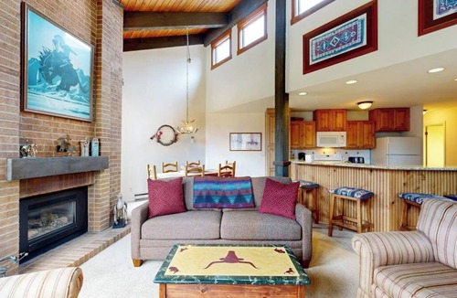Steamboat Springs Ski Chalet | Steamboat ski lodge one block from gondola with pool & hot tubs