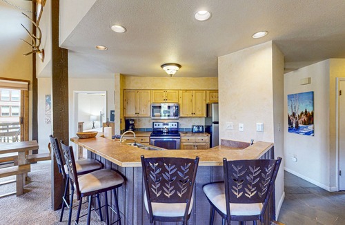 Steamboat Springs Ski Chalet | Steamboat Springs condo with pool, hot tub & balcony
