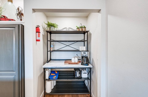 Craig Apartment | Stellar Craig Apartment - Walk to Restaurants!