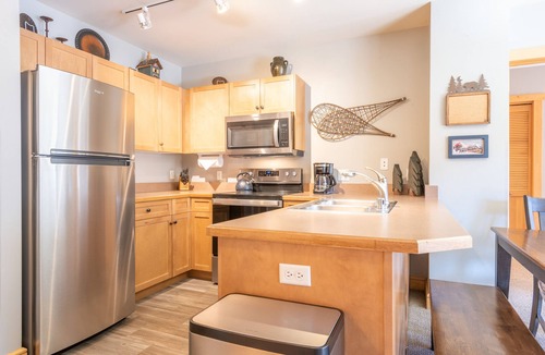 East Village at Copper Condo | Steps away from Super Bee Lift, wifi, underground parking