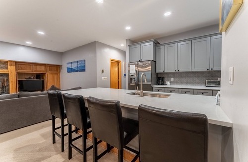 Mountain House Condo | Steps from ski lift with private hot tub - Remodeled 2 bedroom condo in Keystone