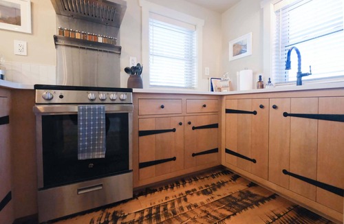 Cascade-Chipita Park Cabin | Stone Cottage w/Artisan Design in Cascade