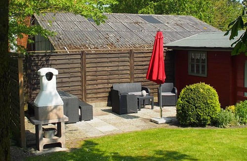 Fedderswarf Apartment | Strandkrabbe – Apartment, upper floor; shared washing machine and parking space.