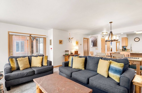 Four O'Clock Condo | Streamside! Ski In/Out & Hiking