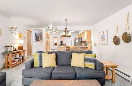 Four O'Clock Condo | Streamside! Ski In/Out & Hiking