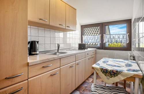 Gross Zicker Apartment | Studio '4' with Shared Garden and Wi-Fi