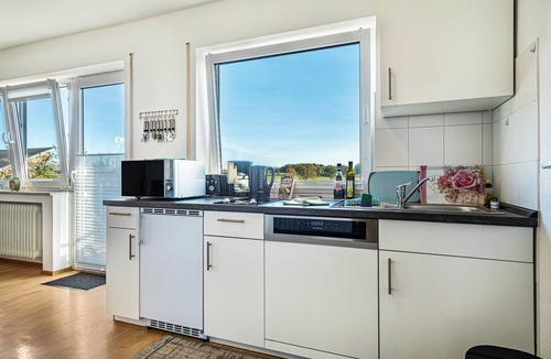 Schnetzenhausen Apartment | Studio Apartment "Ferien am See 7" with Garden & Wi-Fi
