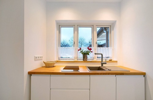 Hellert Apartment | Studio Apartment 'Lüttdeel' with Private Terrace, Private Garden and Wi-Fi