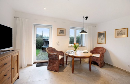 Hellert Apartment | Studio Apartment 'Lüttdeel' with Private Terrace, Private Garden and Wi-Fi