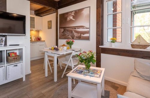 Ostersiel Apartment | Studio 'Strandgut' with Private Terrace, Shared Garden and Wi-Fi