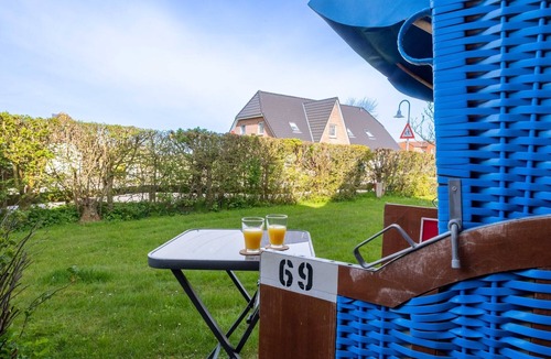 Ostersiel Apartment | Studio 'Strandgut' with Private Terrace, Shared Garden and Wi-Fi