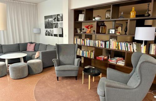 Prague 5 Apartment | STUDIO with Free Gym & WiFi, Easy Prague Center Access , Self Check In