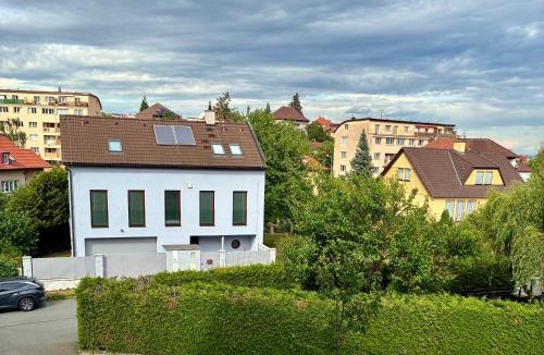 Prague 5 Apartment | STUDIO with Free Gym & WiFi, Easy Prague Center Access , Self Check In