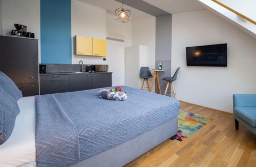 Margareten Apartment | Studio with Kitchen near Naschmarkt - Karlskirche & Metro U4