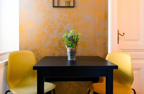 Margareten Apartment | Studio with Kitchen near Naschmarkt & U4 Metro