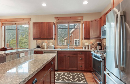 Keystone House | Stunning 3 BR Townhome in Keystone! Enjoy the complex hot tub after a long day o