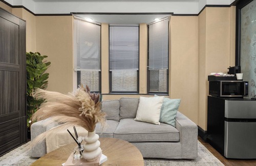 Central New York City Apartment | Stunning Apt in The Heart of New York City GYM!