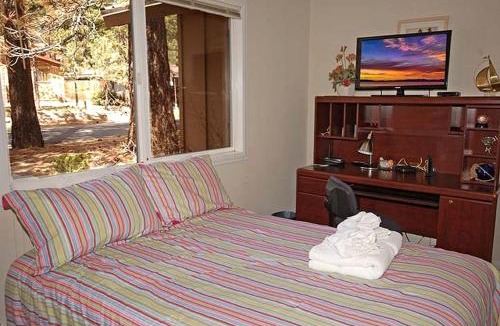 Tahoe Island Boat Rental | Stunning Cozy Cottage with Hot-tub in South Lake Tahoe, California