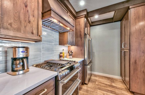 South Lake Tahoe House | Stunning Lakefront Near Heavenly LLV611
