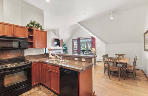 Historic District Condo | Stunning Mountain Views! Walkable to lifts!