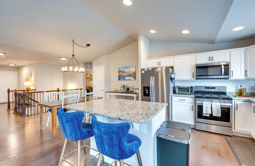 Longmont House | Stunning New Home w/Mtn Views & Fire Pit: Family-friendly & Centrally Located VR