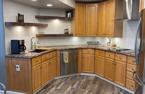 Highland Lakes Apartment | Stunning Pikes Peak Views, BEAUTIFUL, full 1200 sq. ft. 2 Bedroom Apartment!