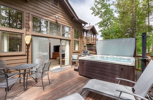 Warrior's Mark House | Stunning Townhome, Walk to Peak 9 & Town! Private Hot Tub, All Kings!