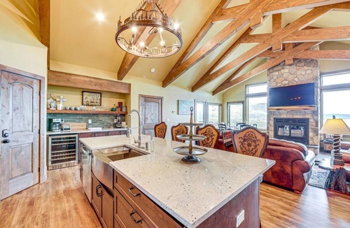 Grand Lake House | Stunning Unobstructed Lake & Mountain Views, Hot Tub, In-Town, 1 mile to RMNP