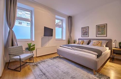 Rudolfsheim-Funfhaus Apartment | Stylish 2-Bedroom Apartment - AC in Master Bedroom - Self Check-in