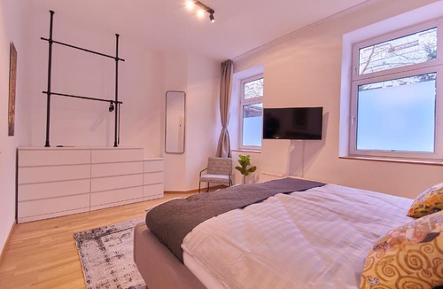 Rudolfsheim-Funfhaus Apartment | Stylish 2-Bedroom Apartment - AC in Master Bedroom - Self Check-in