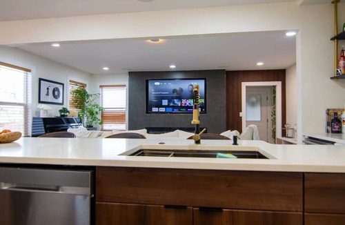 Englewood Apartment | Stylish 2bdr Englewood retreat with Private Yard