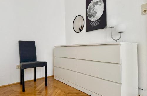 Simmering Apartment | Stylish Cosy 2 Bedroom Apartment with Free Parking