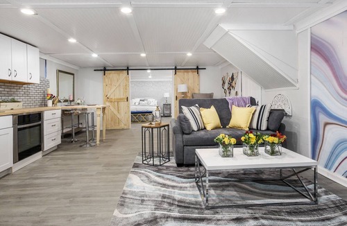 University Hills Apartment | Stylish DU Apt. - Business Traveler - Sleeps 4