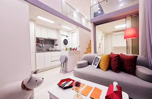 Yeoksam Condo | Stylish Duplex Loft in Gangnam Open Loft Bedroom & Walk-in Closet