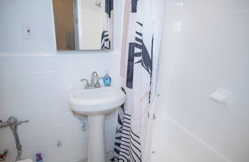 Ukrainian Village Apartment | Stylish East Village Apartment New York close to Union Square Best Bars & Shops