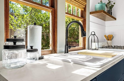 Manitou Springs Cottage | Stylish Mountain Cottage with Stunning Views Overlooking Manitou Springs