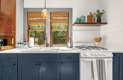 Manitou Springs Cottage | Stylish Mountain Cottage with Stunning Views Overlooking Manitou Springs