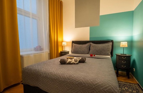 Margareten Apartment | Stylish Vienna Apartment near U4 Metro & Naschmarkt