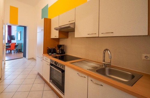 Margareten Apartment | Stylish Vienna Apartment near U4 Metro & Naschmarkt