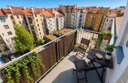 Bubenec Apartment | Stylový Penthouse s balkonem blízko centra