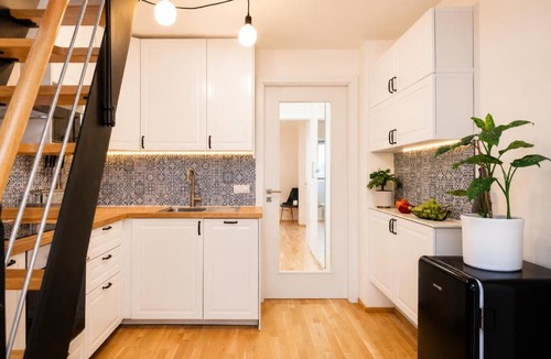 Bubenec Apartment | Stylový Penthouse s balkonem blízko centra