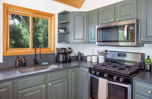 Alma House | Summer Cabin Retreat | Hot Tub, Firepit, Sleeps 12
