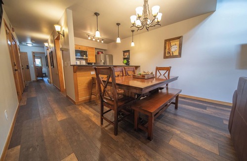 Mountain House Condo | Summer Retreat | Large Balcony & Amazing Views