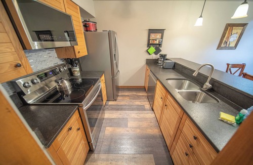 Mountain House Condo | Summer Retreat | Large Balcony & Amazing Views