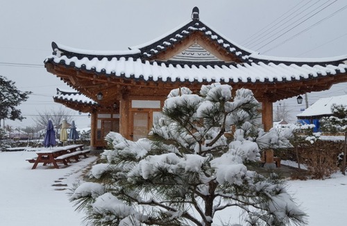 Nagan-myeon Hotel | Suncheon Sagyejeol Haeoreum Hanok Pension