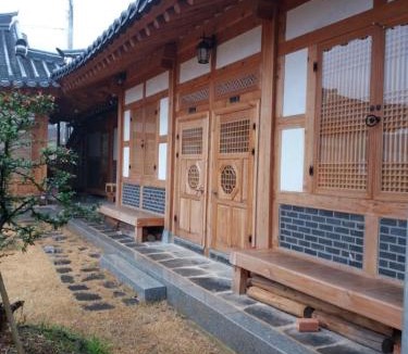 Nagan-myeon House | Suncheon Sagyejeol Haeoreum Hanok Pension