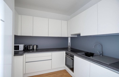 Erdberg Apartment | Sunny Landstraße 2BR w/Gym & Pool, nr U3 Station, by Blueground