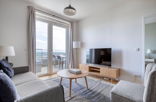 Erdberg Apartment | Sunny Landstraße 2BR w/Gym & Pool, nr U3 Station, by Blueground