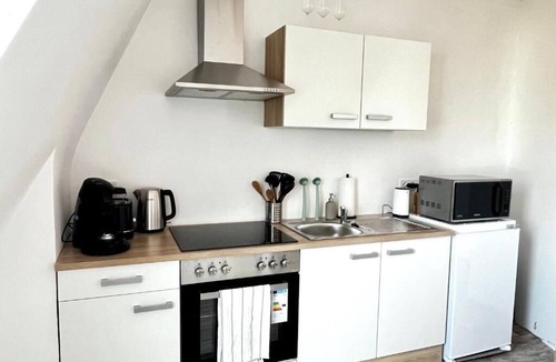 Coburg Apartment | Sunny Stay Apartments Coburg central with parking lot